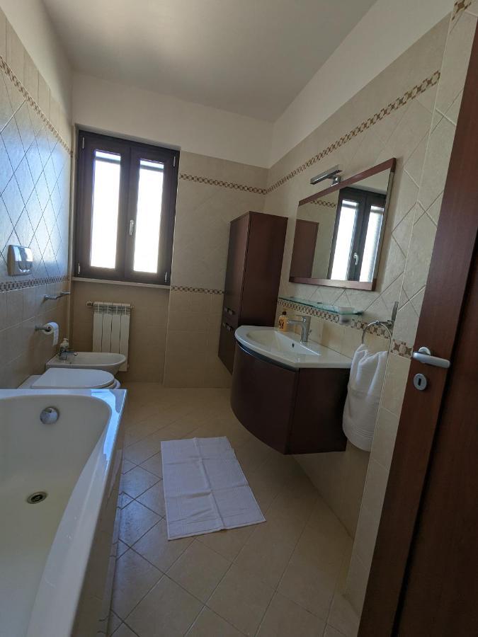 La Casa Dei Due Mari - Large Apartment With Parking Taranto Exteriér fotografie